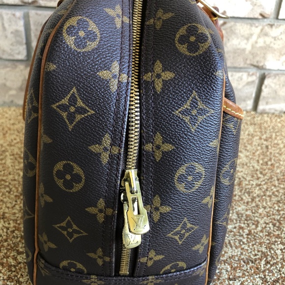 SOLD—Authentic Louis Vuitton Deauville - Picture 4 of 8